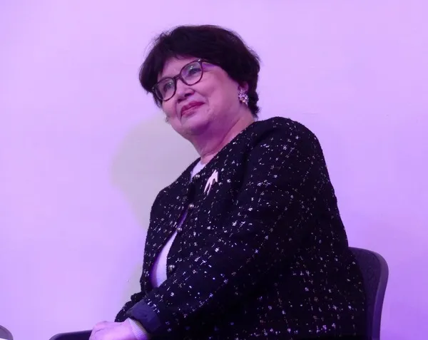 Portrait de Sabine Miniconi, pianiste et pédagogue à Paris