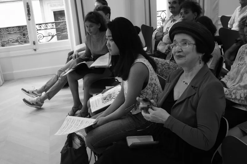 Sabine Miniconi et ses élèves lors d'une audition à l'espace Steinway, Paris