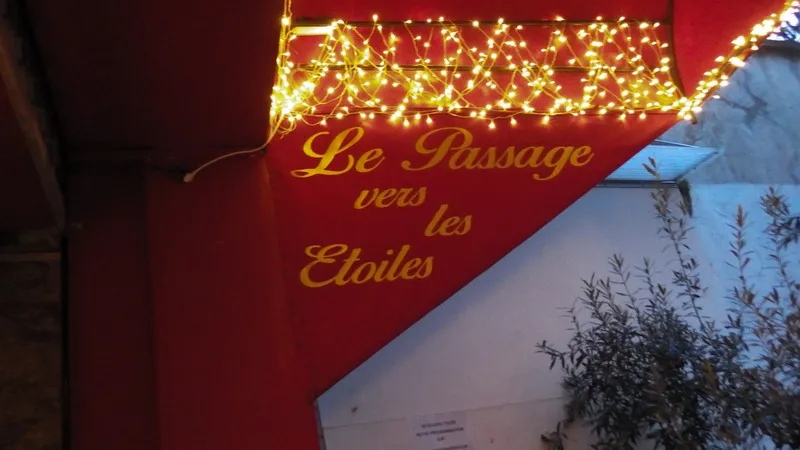 Devanture du théâtre Le passage vers les étoiles